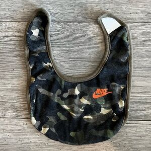 Nike Baby Boy Camo Bib Green Gray Orange Camouflage Velcro Swoosh 0-6 Months